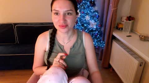 Snapshot of heaven_chloe chatting on 01-23-25, 08:45 Heaven girl online show from 01-23-25, 08:45