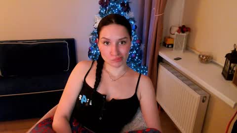Snapshot of heaven_chloe chatting on 01-26-25, 06:48 Heaven girl online show from 01-26-25, 06:48