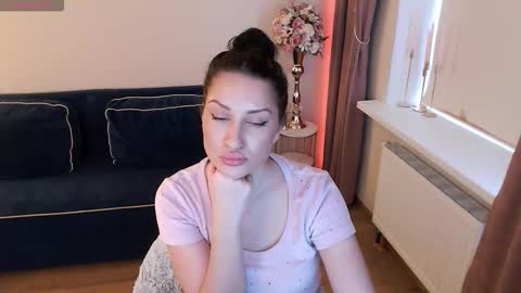 Snapshot of heaven_chloe chatting on 03-12-26, 02:23 Heaven girl online show from 03-12-26, 02:23