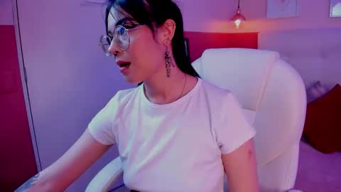 Snapshot of heaven_delight chatting on 10-29-25, 12:51 Heaven online show from 10-29-25, 12:51