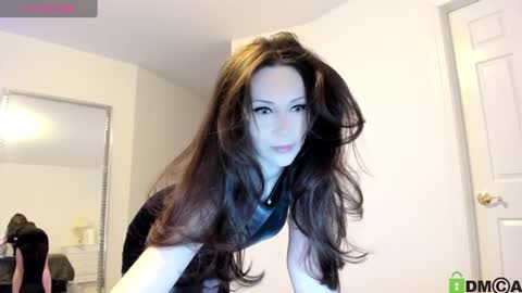 Snapshot of heaveniabb chatting on 02-14-25, 03:54 Helen online show from 02-14-25, 03:54