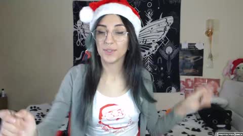 Snapshot of heavenlycreature chatting on 12-26-24, 12:25 Diana online show from 12-26-24, 12:25