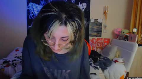 Snapshot of heavenlycreature chatting on 04-21-26, 01:42 Diana online show from 04-21-26, 01:42