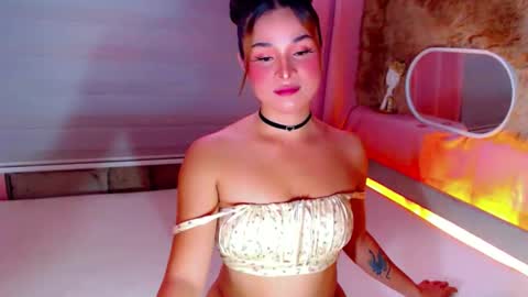 Snapshot of heavenlypleasurexx chatting on 11-10-25, 11:59 HEAVEN online show from 11-10-25, 11:59