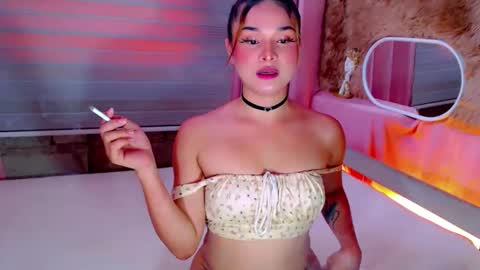 Snapshot of heavenlypleasurexx chatting on 11-18-25, 01:22 HEAVEN online show from 11-18-25, 01:22