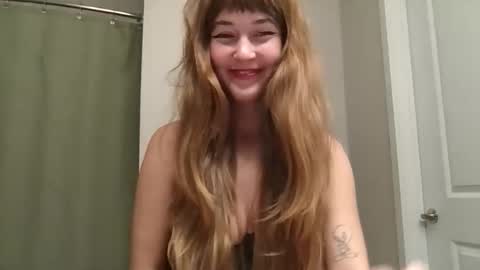 Snapshot of heavenlysiren chatting on 10-30-25, 12:12 heavenlysiren online show from 10-30-25, 12:12