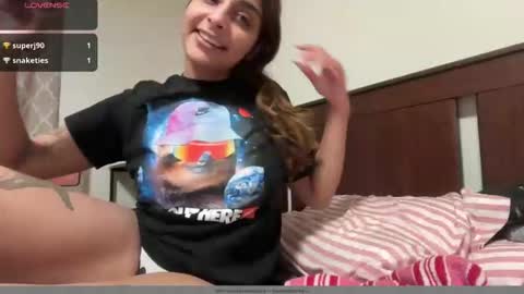 Snapshot of heavensbunny chatting on 12-15-25, 04:39 heaven the muslim slut online show from 12-15-25, 04:39