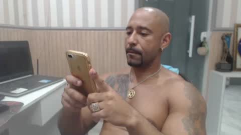 Snapshot of hebertgomes chatting on 03-05-25, 03:51 hebertgomes online show from 03-05-25, 03:51