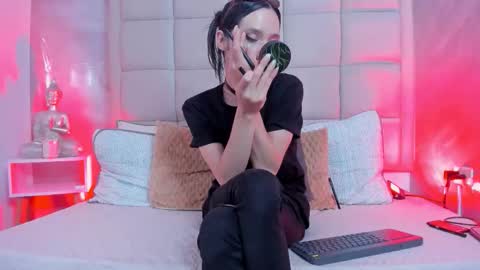 Keira Hecate online show from 11-26-25, 08:10