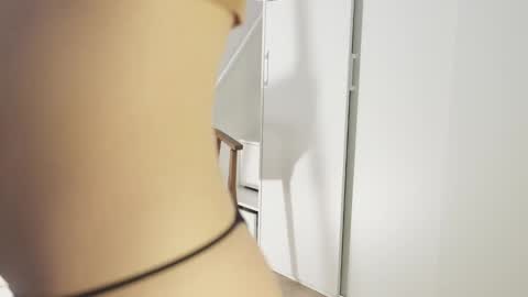 Snapshot of hee_jeen chatting on 12-11-24, 10:14 Jeen online show from 12-11-24, 10:14