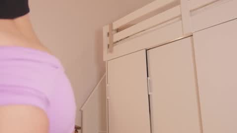 Snapshot of hee_jeen chatting on 12-20-24, 12:19 Jeen online show from 12-20-24, 12:19