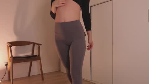 Snapshot of hee_jeen chatting on 12-20-24, 11:16 Jeen online show from 12-20-24, 11:16