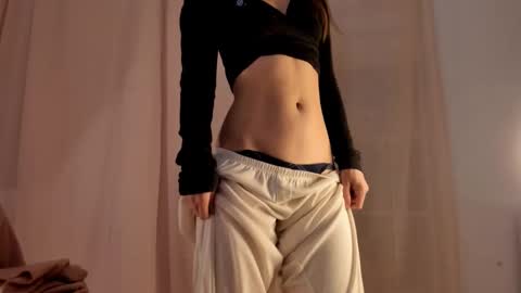 Snapshot of hee_jeen chatting on 01-08-25, 03:51 Jeen online show from 01-08-25, 03:51