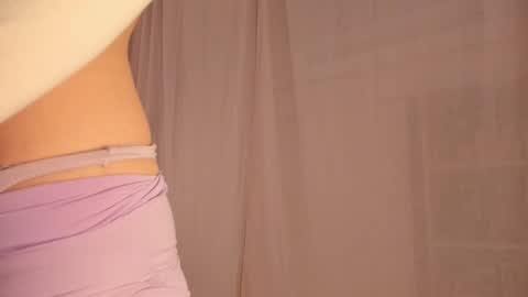 Snapshot of hee_jeen chatting on 01-09-25, 11:45 Jeen online show from 01-09-25, 11:45