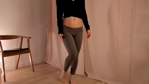 Snapshot of hee_jeen chatting on 01-14-25, 12:22 Jeen online show from 01-14-25, 12:22