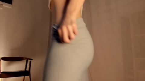 Snapshot of hee_jeen chatting on 01-14-25, 11:37 Jeen online show from 01-14-25, 11:37