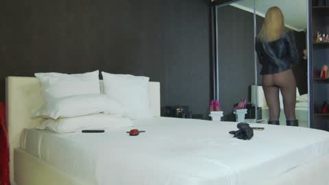 Snapshot of hefner_girl chatting on 12-29-24, 07:50 Helen online show from 12-29-24, 07:50