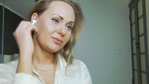 Snapshot of hefner_girl chatting on 01-27-25, 03:26 Helen online show from 01-27-25, 03:26