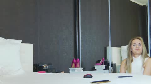 Snapshot of hefner_girl chatting on 02-02-25, 09:30 Helen online show from 02-02-25, 09:30