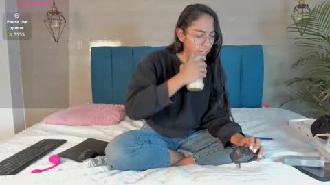 Snapshot of heidi_feuer chatting on 10-28-25, 12:52 heidi_feuer online show from 10-28-25, 12:52