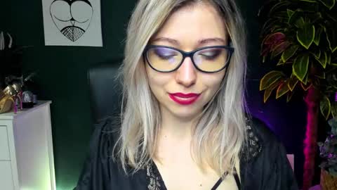 Snapshot of heidi_pleasure chatting on 12-27-24, 07:40 Heidi online show from 12-27-24, 07:40