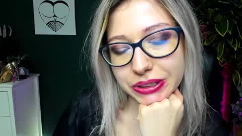 Snapshot of heidi_pleasure chatting on 12-27-24, 10:45 Heidi online show from 12-27-24, 10:45