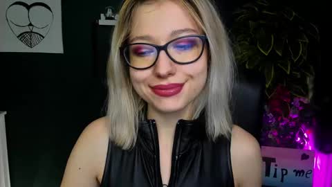 Snapshot of heidi_pleasure chatting on 01-09-25, 11:14 Heidi online show from 01-09-25, 11:14