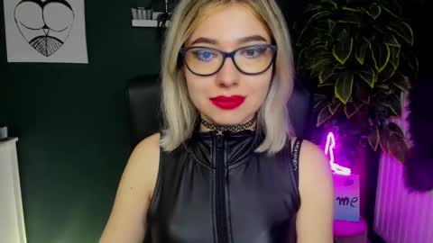 Snapshot of heidi_pleasure chatting on 01-15-25, 11:21 Heidi online show from 01-15-25, 11:21