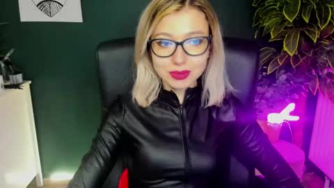 Snapshot of heidi_pleasure chatting on 01-23-25, 09:08 Heidi online show from 01-23-25, 09:08