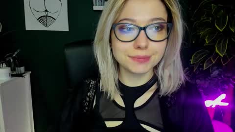 Snapshot of heidi_pleasure chatting on 01-24-25, 09:06 Heidi online show from 01-24-25, 09:06