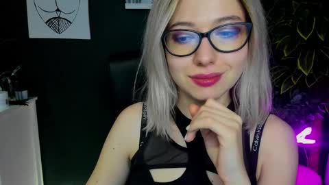 Snapshot of heidi_pleasure chatting on 01-24-25, 12:10 Heidi online show from 01-24-25, 12:10