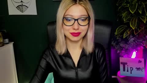 Snapshot of heidi_pleasure chatting on 01-30-25, 07:29 Heidi online show from 01-30-25, 07:29