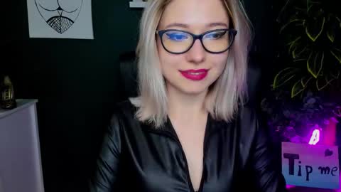 Snapshot of heidi_pleasure chatting on 01-30-25, 10:29 Heidi online show from 01-30-25, 10:29