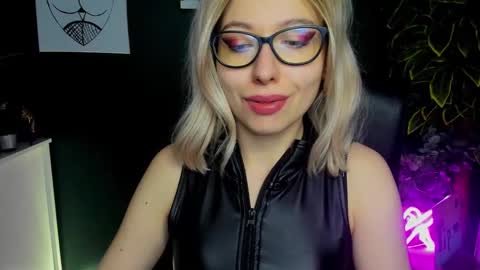 Snapshot of heidi_pleasure chatting on 02-03-25, 10:47 Heidi online show from 02-03-25, 10:47