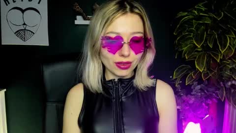 Snapshot of heidi_pleasure chatting on 02-06-25, 07:45 Heidi online show from 02-06-25, 07:45