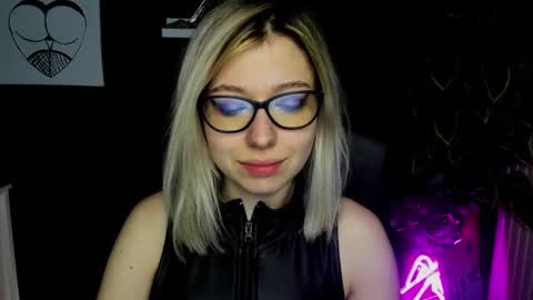 Snapshot of heidi_pleasure chatting on 02-11-25, 10:48 Heidi online show from 02-11-25, 10:48