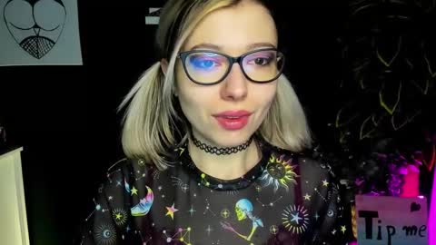 Snapshot of heidi_pleasure chatting on 02-13-25, 07:24 Heidi online show from 02-13-25, 07:24