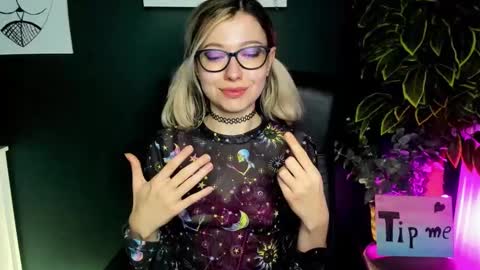 Snapshot of heidi_pleasure chatting on 02-13-25, 10:34 Heidi online show from 02-13-25, 10:34