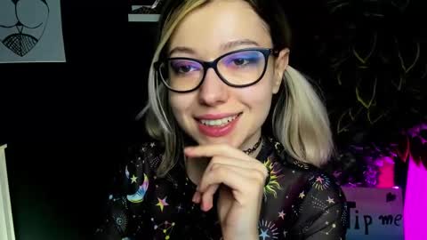 Snapshot of heidi_pleasure chatting on 02-13-25, 01:37 Heidi online show from 02-13-25, 01:37