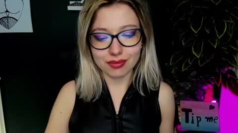 Snapshot of heidi_pleasure chatting on 02-18-25, 12:28 Heidi online show from 02-18-25, 12:28