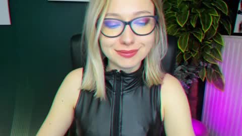 Snapshot of heidi_pleasure chatting on 03-11-25, 09:02 Heidi online show from 03-11-25, 09:02