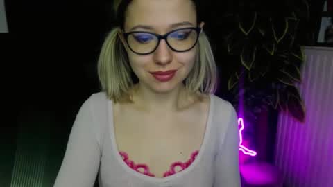 Snapshot of heidi_pleasure chatting on 03-12-25, 05:46 Heidi online show from 03-12-25, 05:46