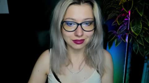 Snapshot of heidi_pleasure chatting on 09-17-25, 04:25 Heidi online show from 09-17-25, 04:25