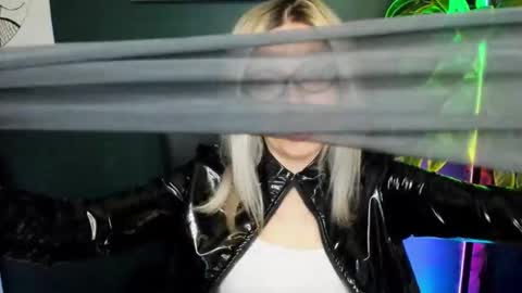 Snapshot of heidi_pleasure chatting on 09-18-25, 04:14 Heidi online show from 09-18-25, 04:14