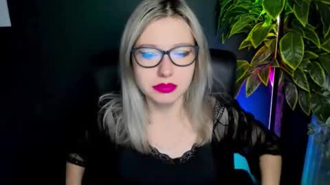 Snapshot of heidi_pleasure chatting on 09-25-25, 06:28 Heidi online show from 09-25-25, 06:28