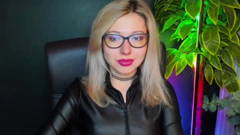 Snapshot of heidi_pleasure chatting on 10-13-25, 04:12 Heidi online show from 10-13-25, 04:12