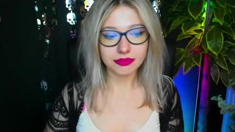 Snapshot of heidi_pleasure chatting on 10-15-25, 04:45 Heidi online show from 10-15-25, 04:45