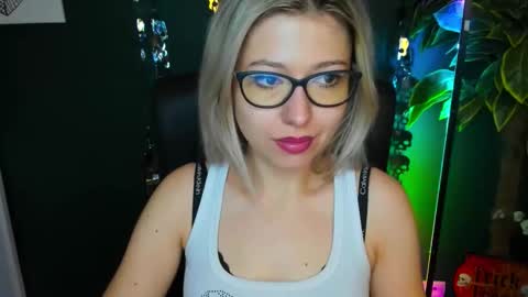 Snapshot of heidi_pleasure chatting on 10-29-25, 05:31 Heidi online show from 10-29-25, 05:31