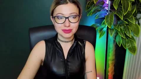 Snapshot of heidi_pleasure chatting on 12-04-25, 07:06 Heidi online show from 12-04-25, 07:06