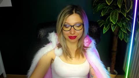 Snapshot of heidi_pleasure chatting on 12-22-25, 05:37 Heidi online show from 12-22-25, 05:37